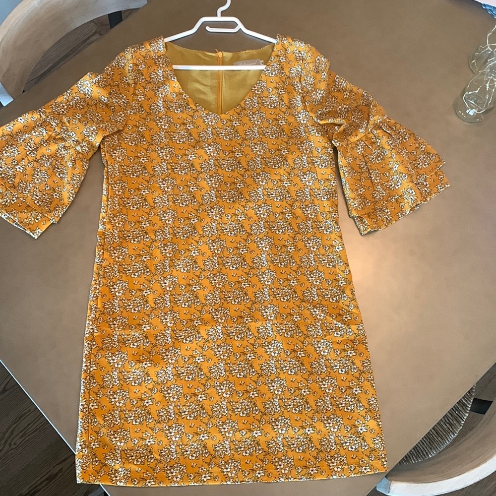 Cute summer dress yellow w white flowers